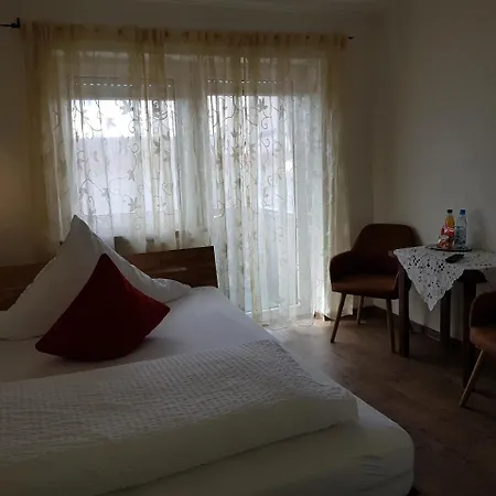 Zrenners Garni 3*